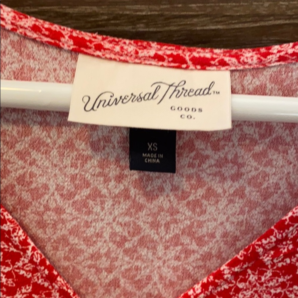Universal Thread top - Picture 2 of 2
